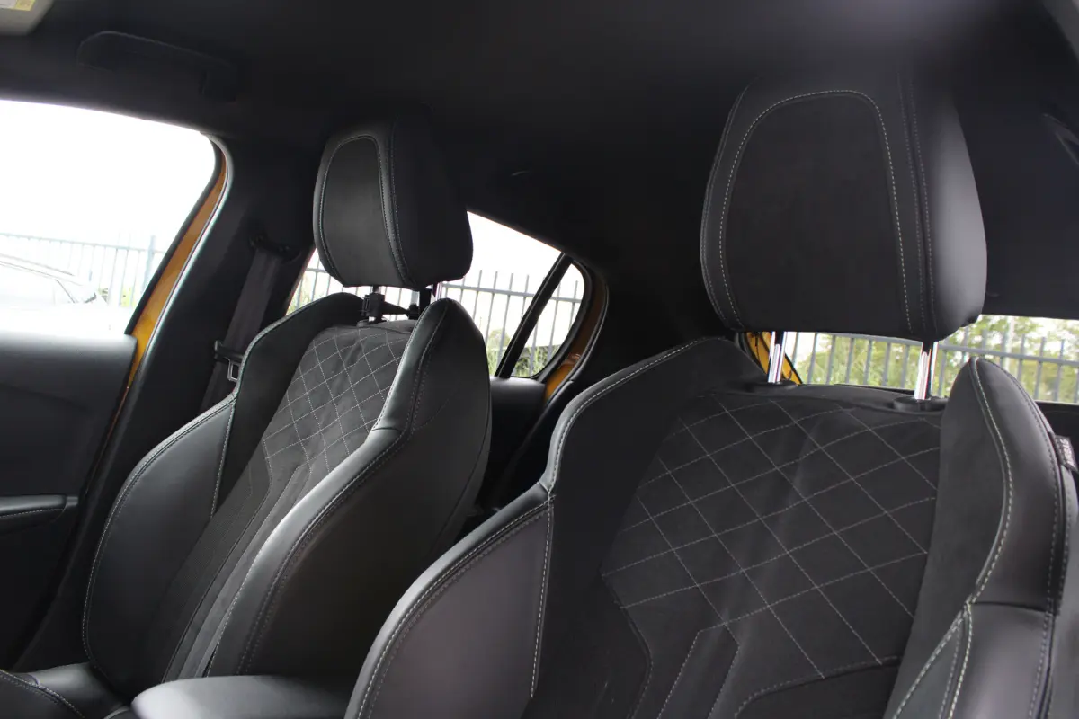 1.2 PureTech 130pk EAT8 GT Pack | Automaat | Navigatie | Camera | Alcantara | Stoelverwarming | Full LED | NL auto |