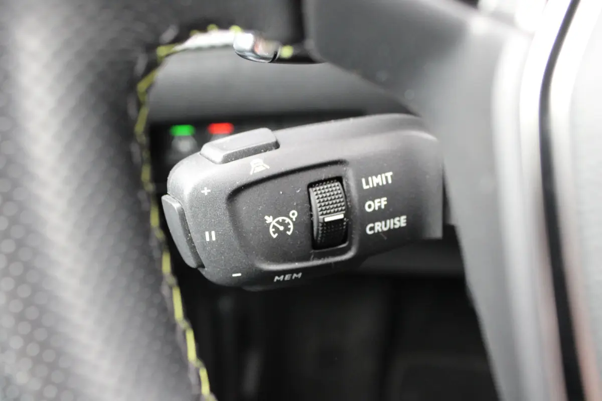 1.2 PureTech 130pk EAT8 GT Pack | Automaat | Navigatie | Camera | Alcantara | Stoelverwarming | Full LED | NL auto |