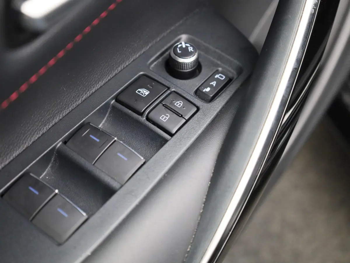1.8 Hybrid Executive | Automaat | Stoel verwarming | Parkeer sensoren | DAB  | Camera | Climate control | Cruise control | Bluetooth | Half Leder
