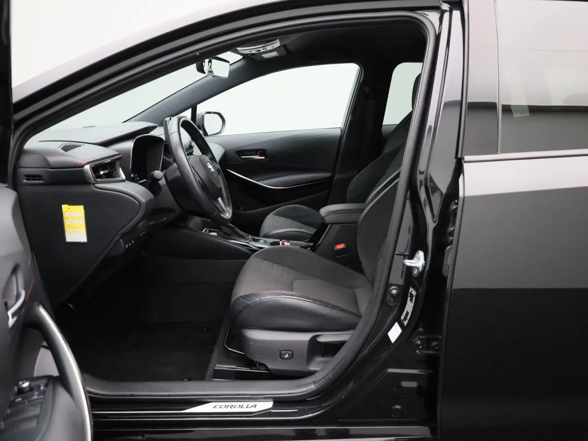 1.8 Hybrid Executive | Automaat | Stoel verwarming | Parkeer sensoren | DAB  | Camera | Climate control | Cruise control | Bluetooth | Half Leder