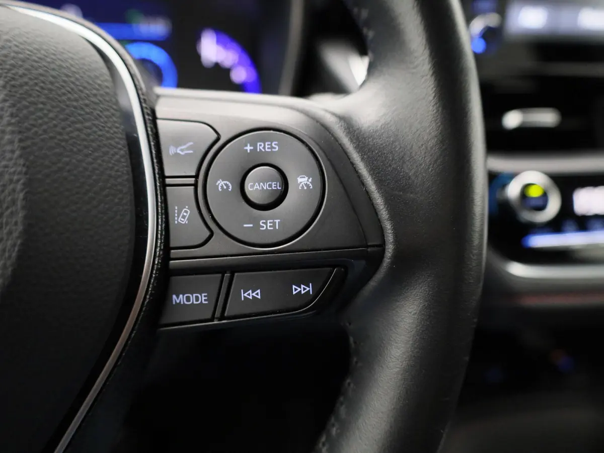 1.8 Hybrid Executive | Automaat | Stoel verwarming | Parkeer sensoren | DAB  | Camera | Climate control | Cruise control | Bluetooth | Half Leder