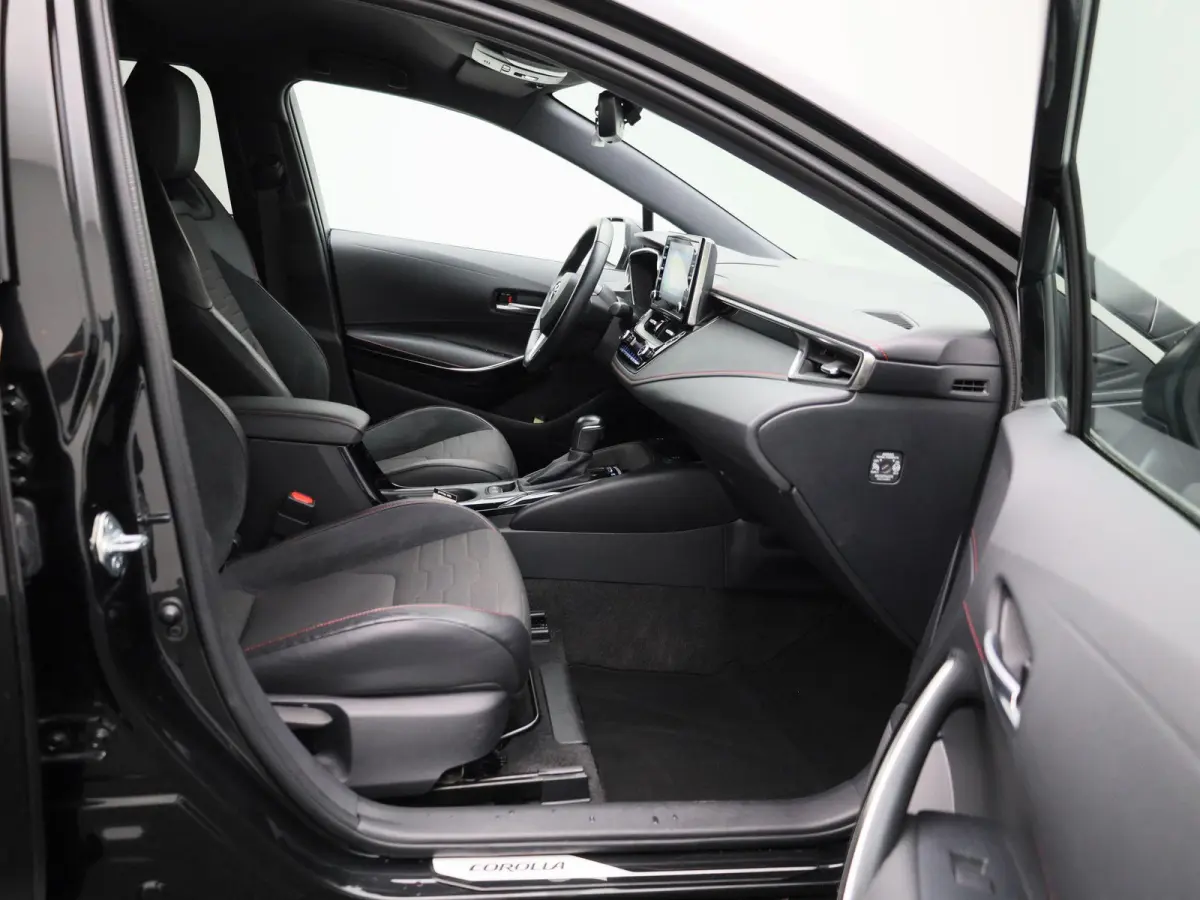 1.8 Hybrid Executive | Automaat | Stoel verwarming | Parkeer sensoren | DAB  | Camera | Climate control | Cruise control | Bluetooth | Half Leder
