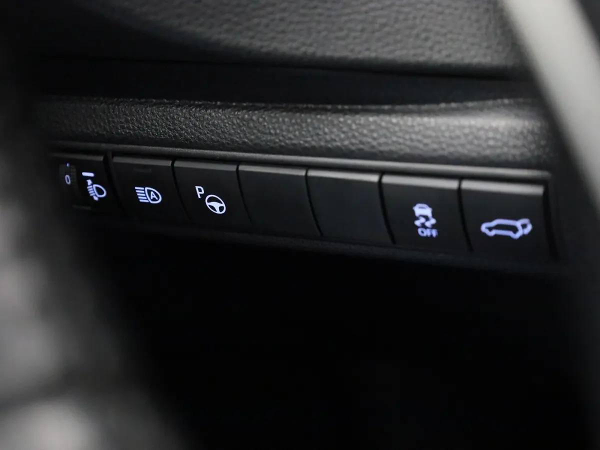 1.8 Hybrid Executive | Automaat | Stoel verwarming | Parkeer sensoren | DAB  | Camera | Climate control | Cruise control | Bluetooth | Half Leder
