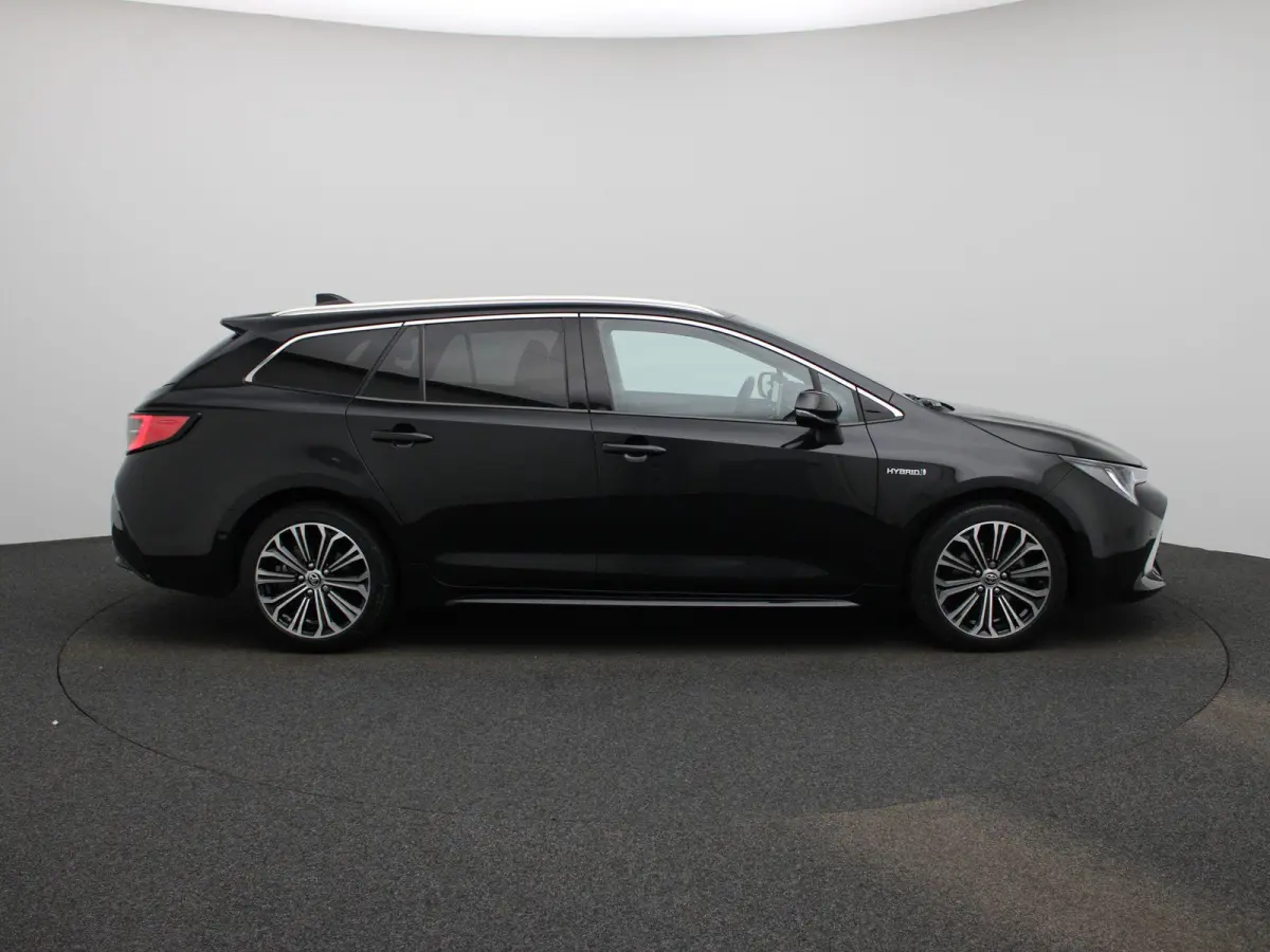 1.8 Hybrid Executive | Automaat | Stoel verwarming | Parkeer sensoren | DAB  | Camera | Climate control | Cruise control | Bluetooth | Half Leder