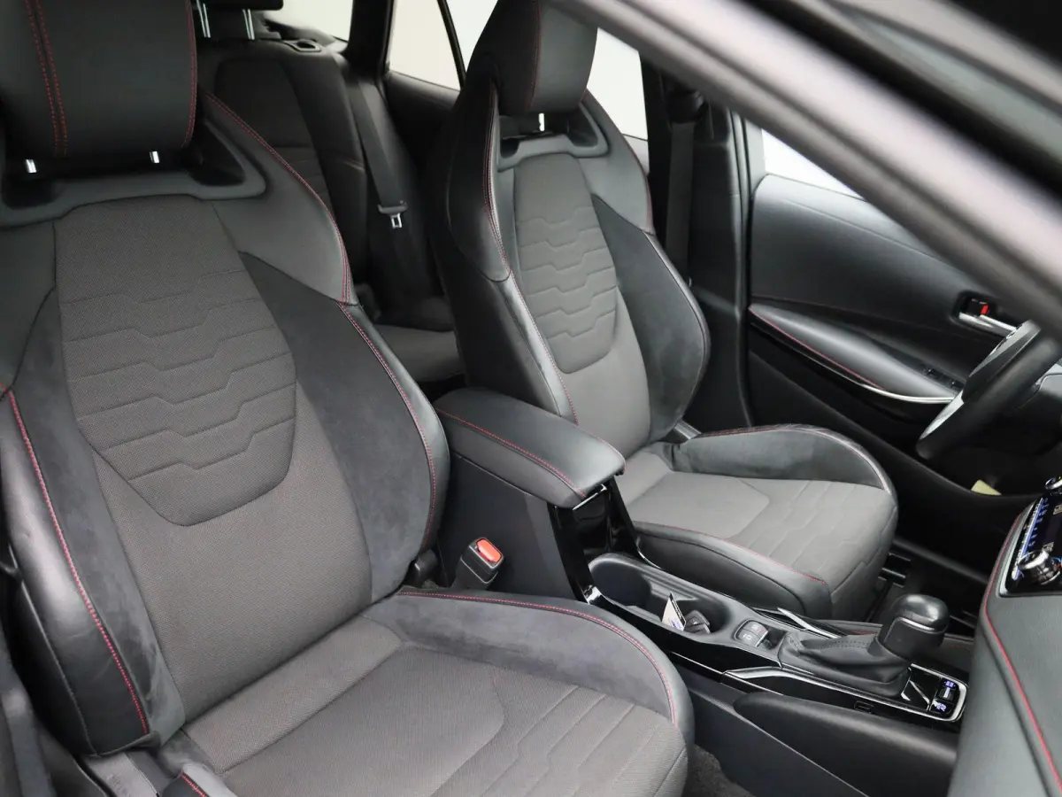 1.8 Hybrid Executive | Automaat | Stoel verwarming | Parkeer sensoren | DAB  | Camera | Climate control | Cruise control | Bluetooth | Half Leder