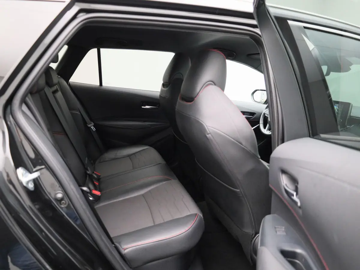 1.8 Hybrid Executive | Automaat | Stoel verwarming | Parkeer sensoren | DAB  | Camera | Climate control | Cruise control | Bluetooth | Half Leder