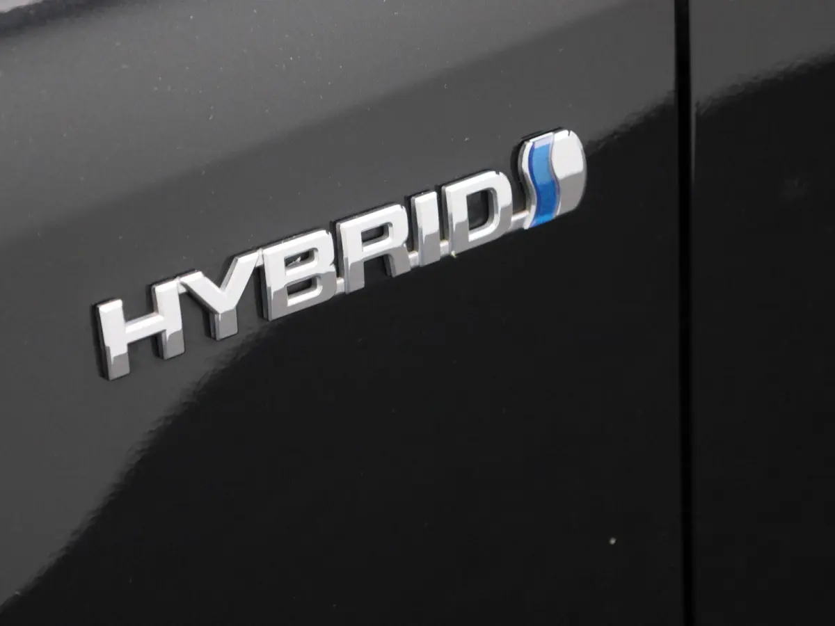 1.8 Hybrid Executive | Automaat | Stoel verwarming | Parkeer sensoren | DAB  | Camera | Climate control | Cruise control | Bluetooth | Half Leder