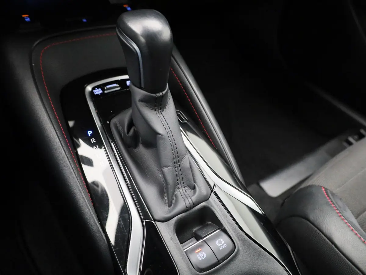 1.8 Hybrid Executive | Automaat | Stoel verwarming | Parkeer sensoren | DAB  | Camera | Climate control | Cruise control | Bluetooth | Half Leder