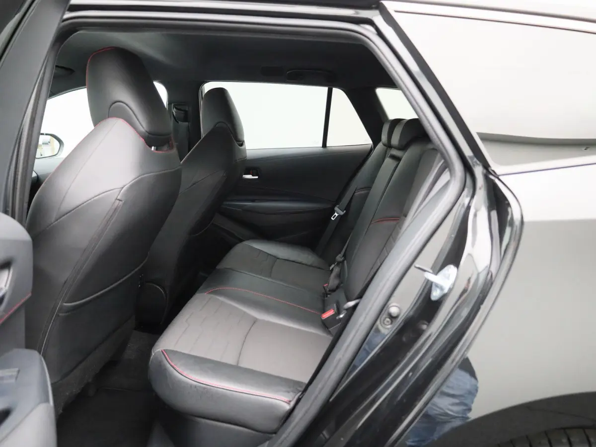 1.8 Hybrid Executive | Automaat | Stoel verwarming | Parkeer sensoren | DAB  | Camera | Climate control | Cruise control | Bluetooth | Half Leder