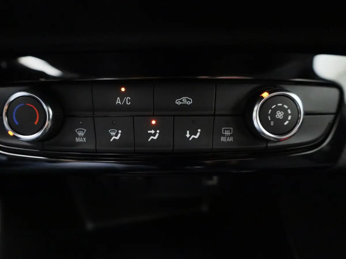 1.2 Edition | Apple Carplay / Android Auto | Navigatie | Camera | Cruise Control | Parkeersensoren | Airco | DAB | Lichtmetalen Velgen |