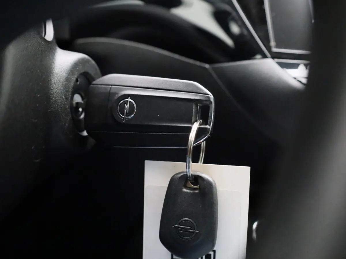 1.2 Edition | Apple Carplay / Android Auto | Navigatie | Camera | Cruise Control | Parkeersensoren | Airco | DAB | Lichtmetalen Velgen |