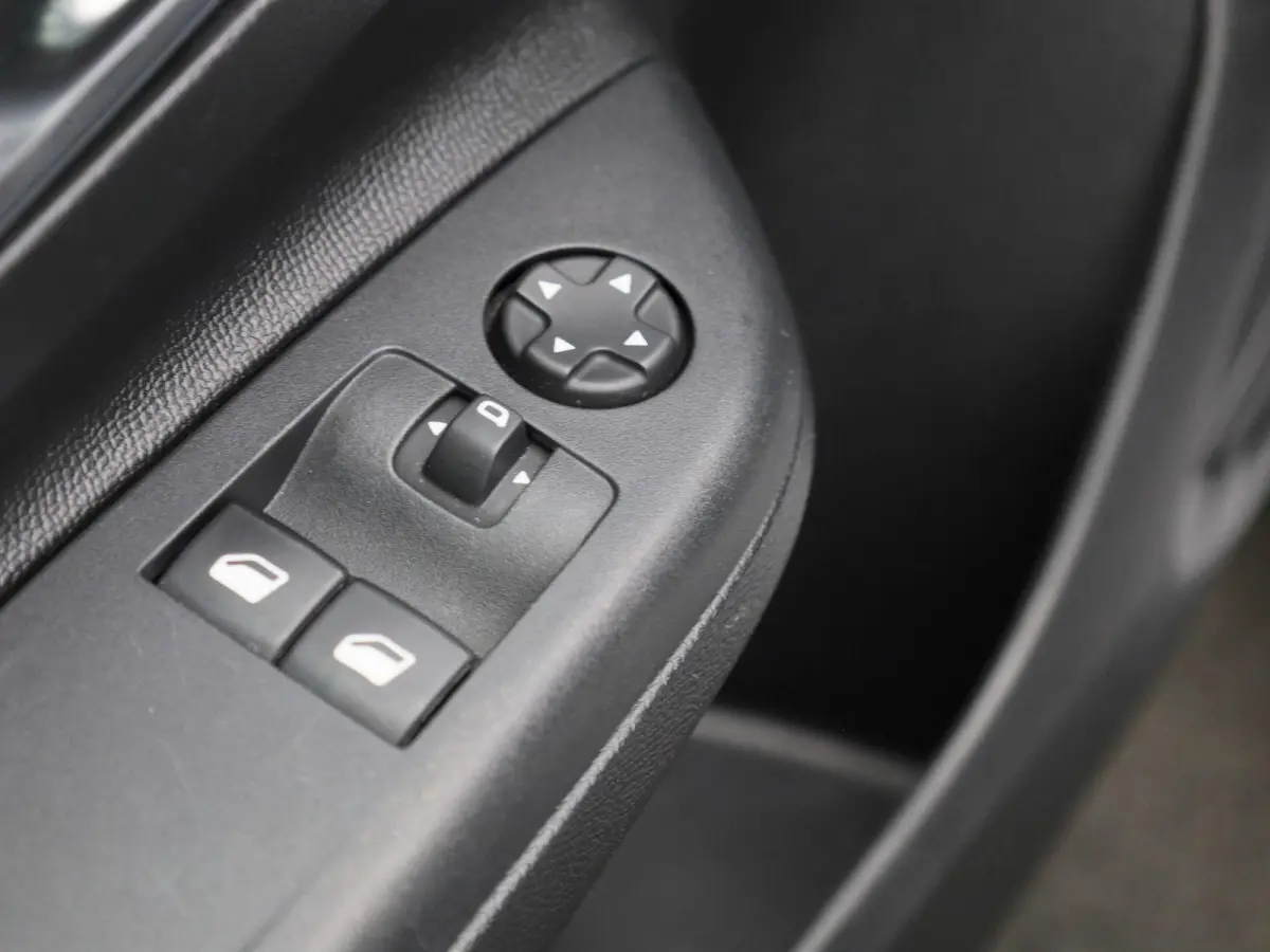 1.2 Edition | Apple Carplay / Android Auto | Navigatie | Camera | Cruise Control | Parkeersensoren | Airco | DAB | Lichtmetalen Velgen |