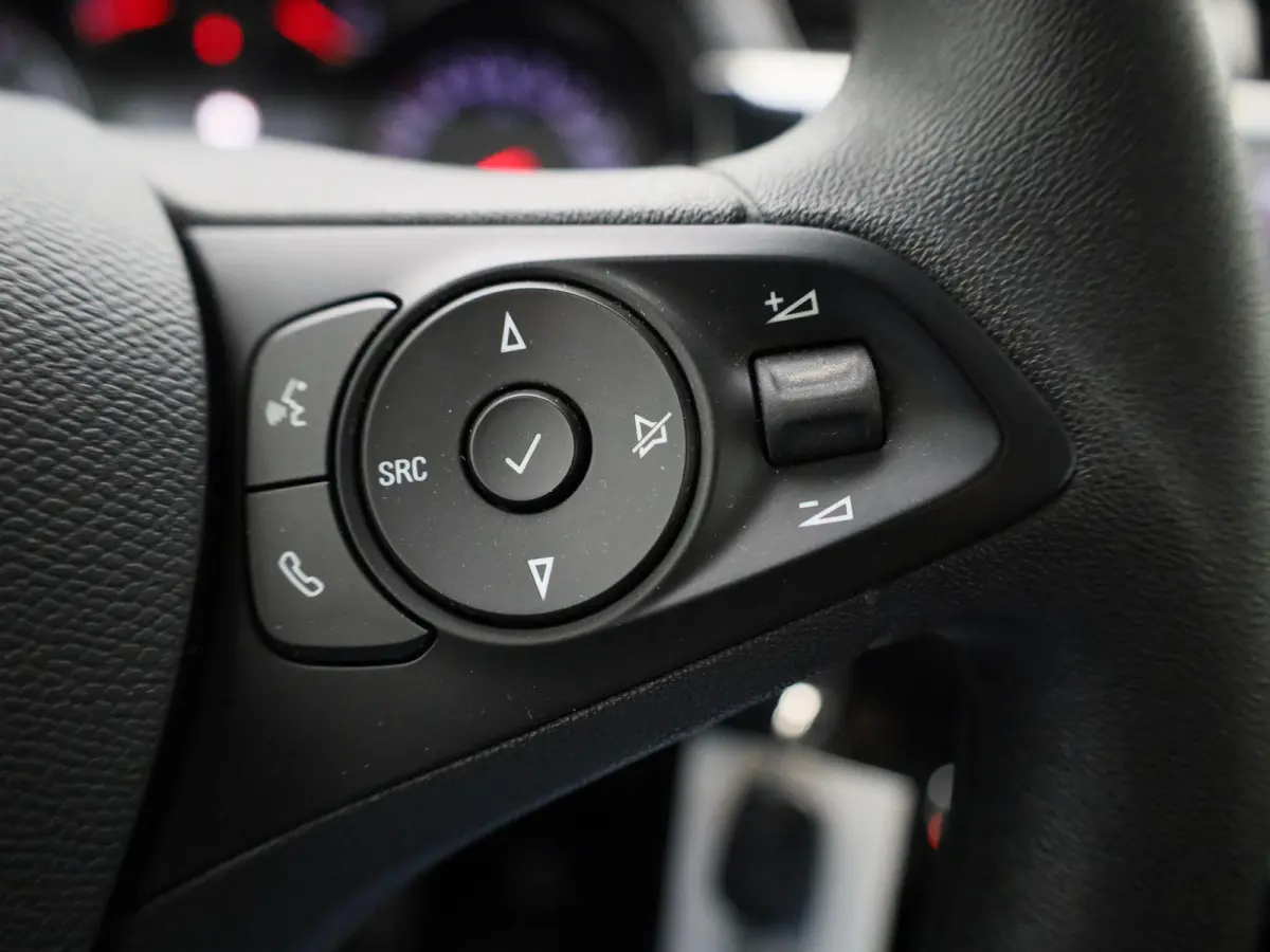 1.2 Edition | Apple Carplay / Android Auto | Navigatie | Camera | Cruise Control | Parkeersensoren | Airco | DAB | Lichtmetalen Velgen |
