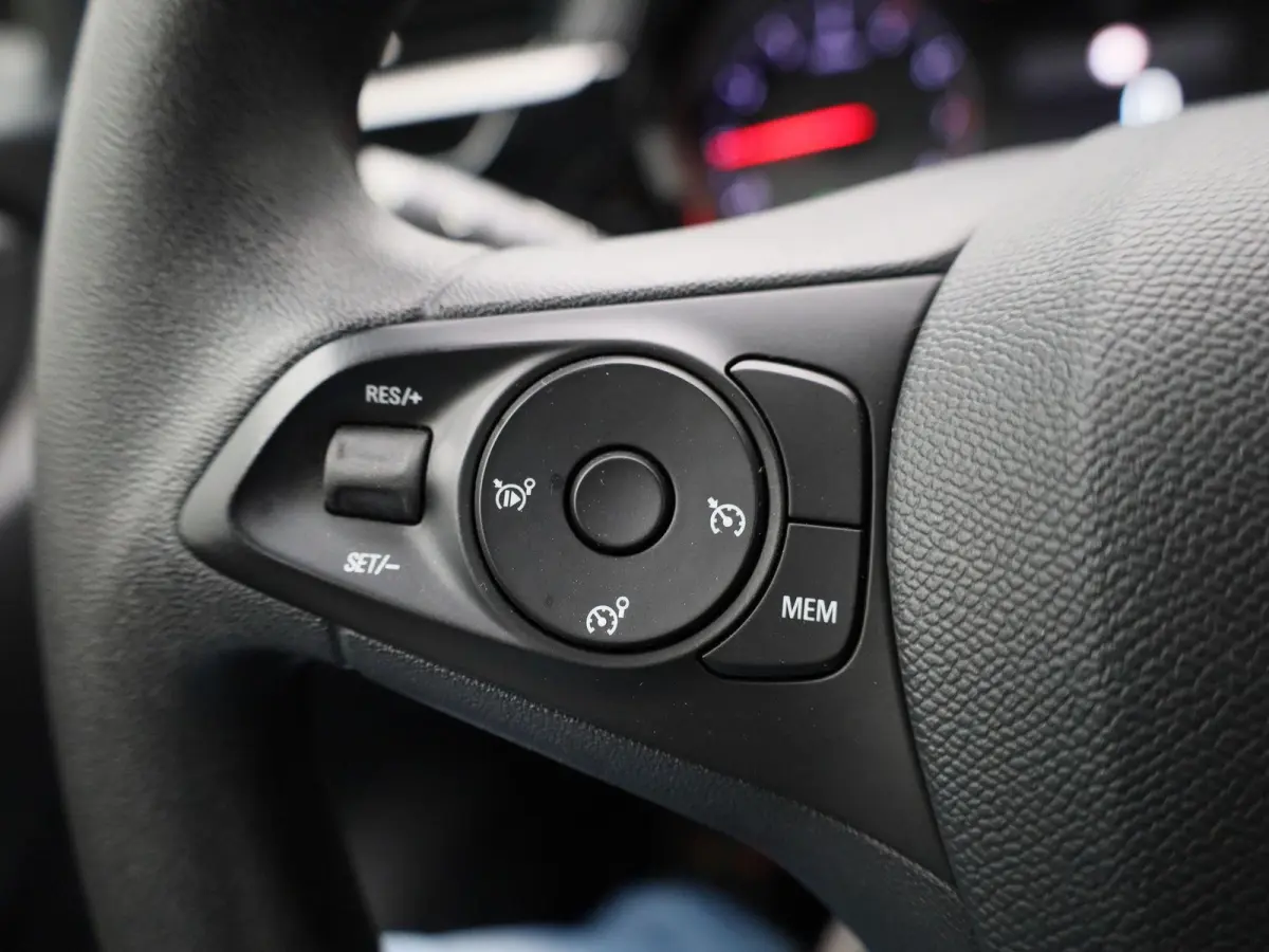 1.2 Edition | Apple Carplay / Android Auto | Navigatie | Camera | Cruise Control | Parkeersensoren | Airco | DAB | Lichtmetalen Velgen |