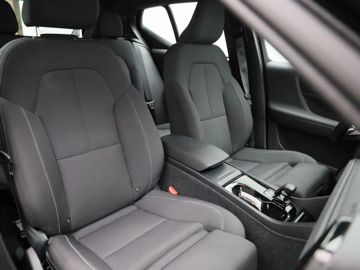 Core | Automaat | Navigatie | Apple Carplay / Android Auto | Virtual Cockpit | Achteruitrijcamera | Climate Control | Cruise Control | Bluetooth | Lichtmetalen Velgen | Parkeer sensoren |