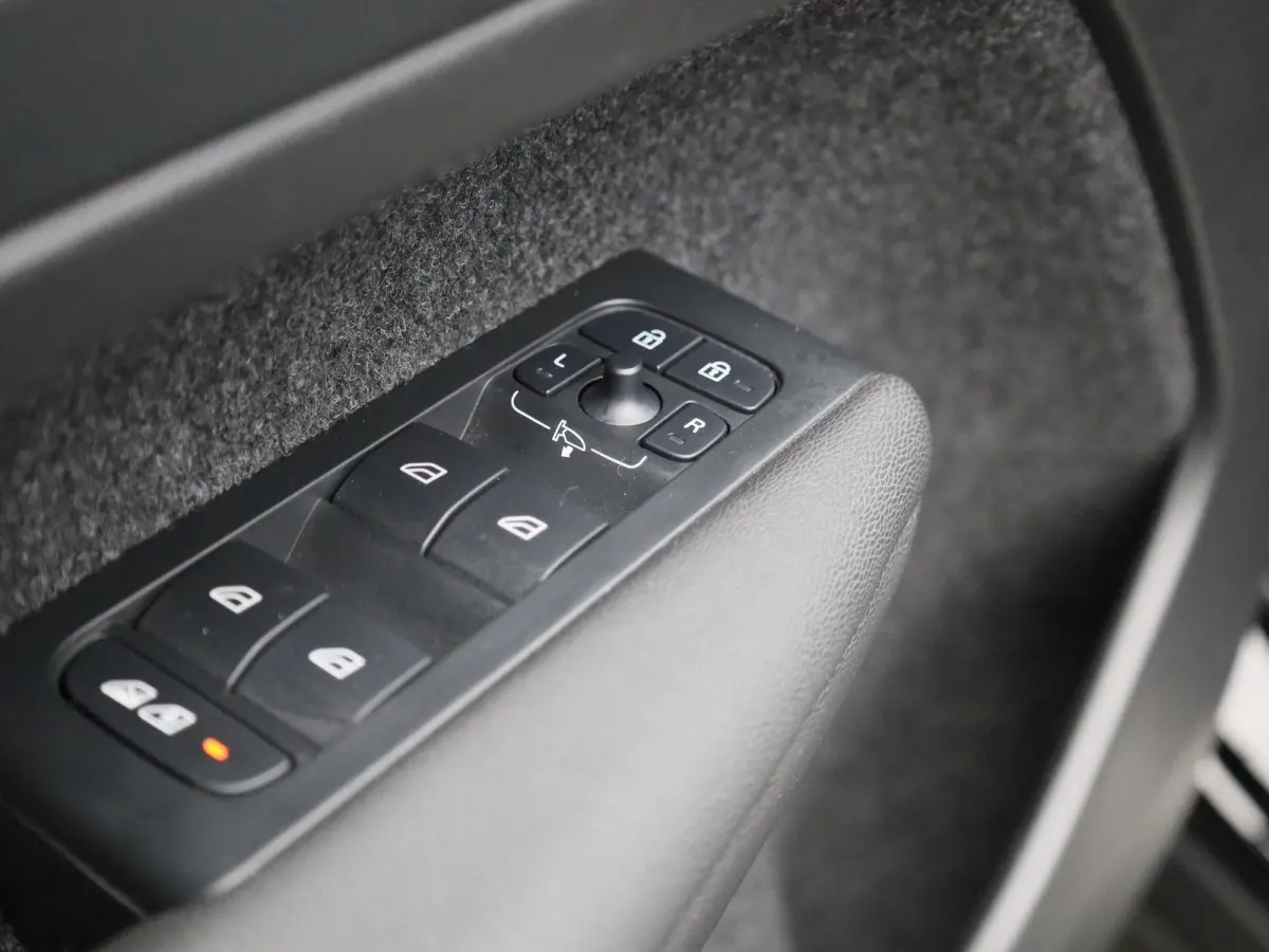 Core | Automaat | Navigatie | Apple Carplay / Android Auto | Virtual Cockpit | Achteruitrijcamera | Climate Control | Cruise Control | Bluetooth | Lichtmetalen Velgen | Parkeer sensoren |