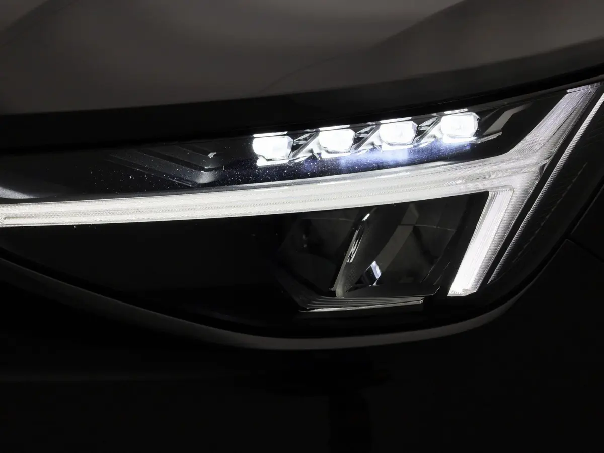 Core | Automaat | Navigatie | Apple Carplay / Android Auto | Virtual Cockpit | Achteruitrijcamera | Climate Control | Cruise Control | Bluetooth | Lichtmetalen Velgen | Parkeer sensoren |