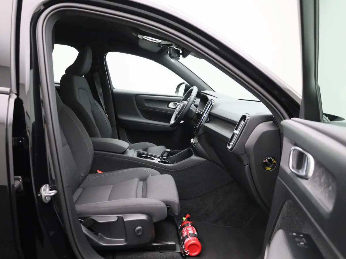 Core | Automaat | Navigatie | Apple Carplay / Android Auto | Virtual Cockpit | Achteruitrijcamera | Climate Control | Cruise Control | Bluetooth | Lichtmetalen Velgen | Parkeer sensoren |