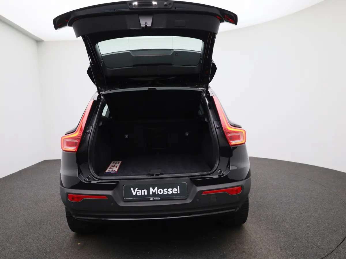 Core | Automaat | Navigatie | Apple Carplay / Android Auto | Virtual Cockpit | Achteruitrijcamera | Climate Control | Cruise Control | Bluetooth | Lichtmetalen Velgen | Parkeer sensoren |