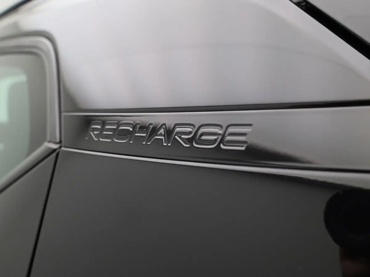 Core | Automaat | Navigatie | Apple Carplay / Android Auto | Virtual Cockpit | Achteruitrijcamera | Climate Control | Cruise Control | Bluetooth | Lichtmetalen Velgen | Parkeer sensoren |