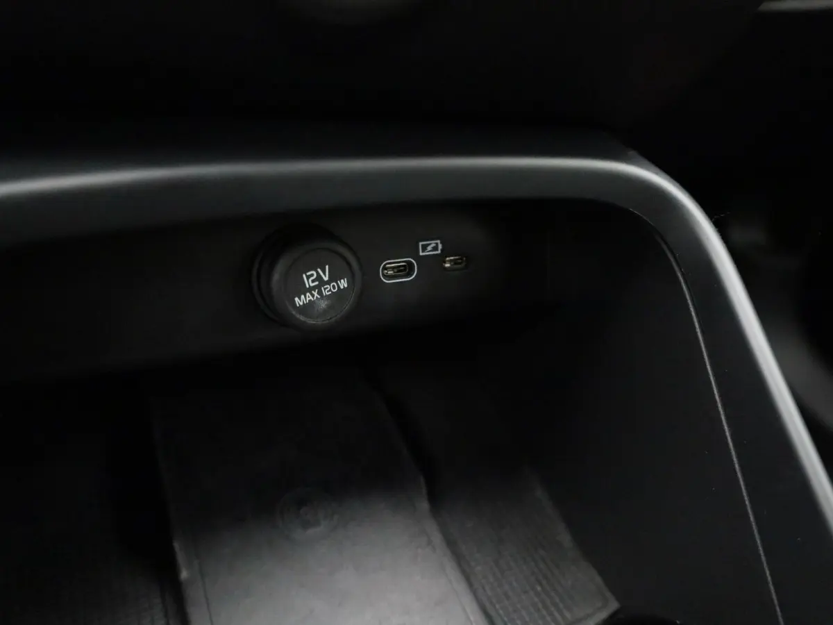Core | Automaat | Navigatie | Apple Carplay / Android Auto | Virtual Cockpit | Achteruitrijcamera | Climate Control | Cruise Control | Bluetooth | Lichtmetalen Velgen | Parkeer sensoren |