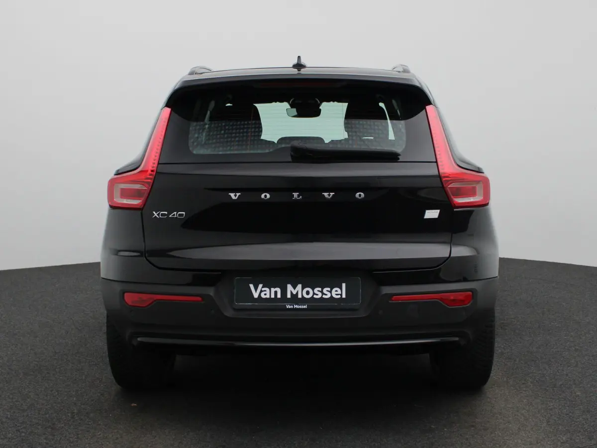 Core | Automaat | Navigatie | Apple Carplay / Android Auto | Virtual Cockpit | Achteruitrijcamera | Climate Control | Cruise Control | Bluetooth | Lichtmetalen Velgen | Parkeer sensoren |