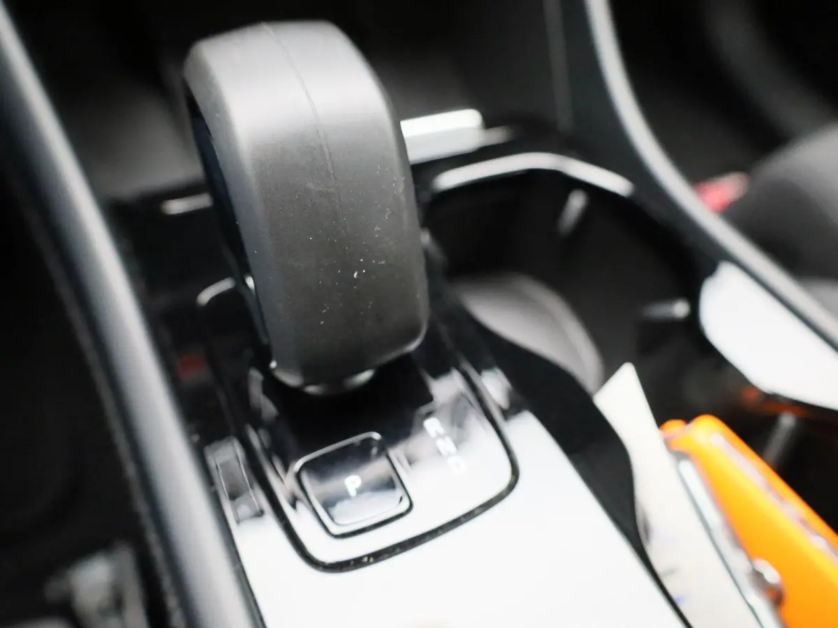 Core | Automaat | Navigatie | Apple Carplay / Android Auto | Virtual Cockpit | Achteruitrijcamera | Climate Control | Cruise Control | Bluetooth | Lichtmetalen Velgen | Parkeer sensoren |