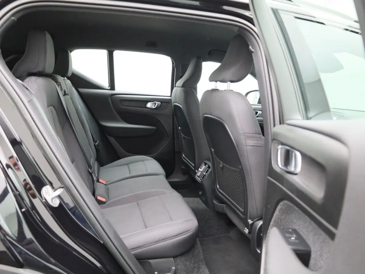 Core | Automaat | Navigatie | Apple Carplay / Android Auto | Virtual Cockpit | Achteruitrijcamera | Climate Control | Cruise Control | Bluetooth | Lichtmetalen Velgen | Parkeer sensoren |