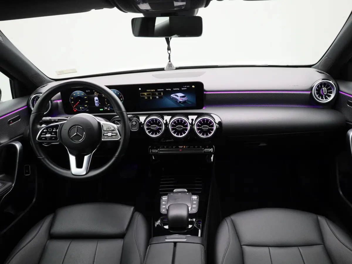 250 e Business Line | Automaat | Navigatie | Sfeer verlichting | Leder | Stoel verwarming | Camera | Cruise Control  | Parkeersensoren | Climate Control | LMV |