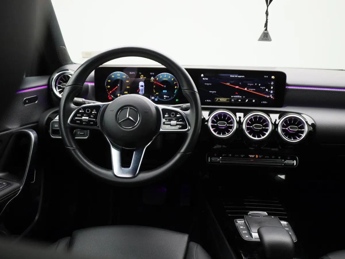 250 e Business Line | Automaat | Navigatie | Sfeer verlichting | Leder | Stoel verwarming | Camera | Cruise Control  | Parkeersensoren | Climate Control | LMV |
