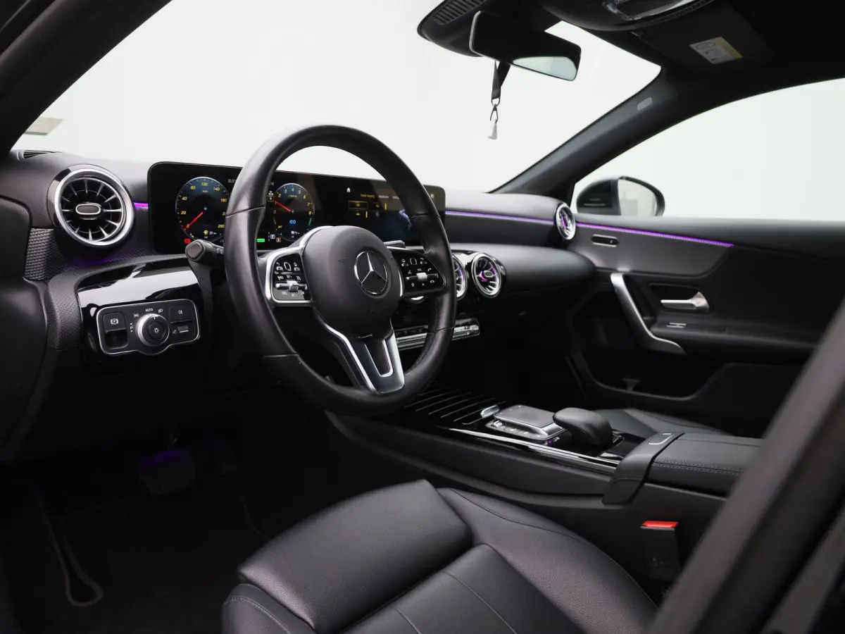 250 e Business Line | Automaat | Navigatie | Sfeer verlichting | Leder | Stoel verwarming | Camera | Cruise Control  | Parkeersensoren | Climate Control | LMV |