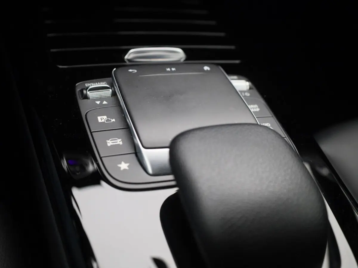 250 e Business Line | Automaat | Navigatie | Sfeer verlichting | Leder | Stoel verwarming | Camera | Cruise Control  | Parkeersensoren | Climate Control | LMV |