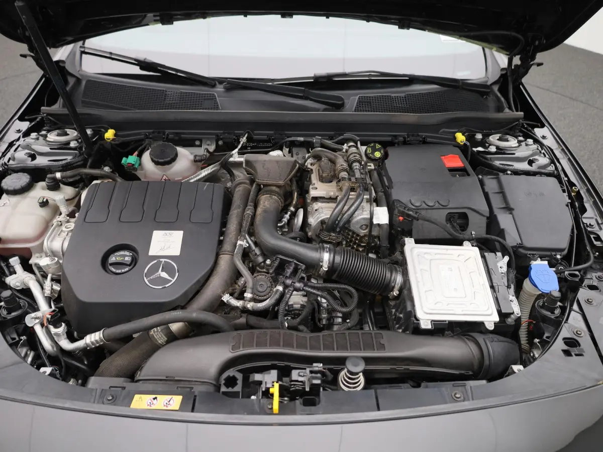 250 e Business Line | Automaat | Navigatie | Sfeer verlichting | Leder | Stoel verwarming | Camera | Cruise Control  | Parkeersensoren | Climate Control | LMV |
