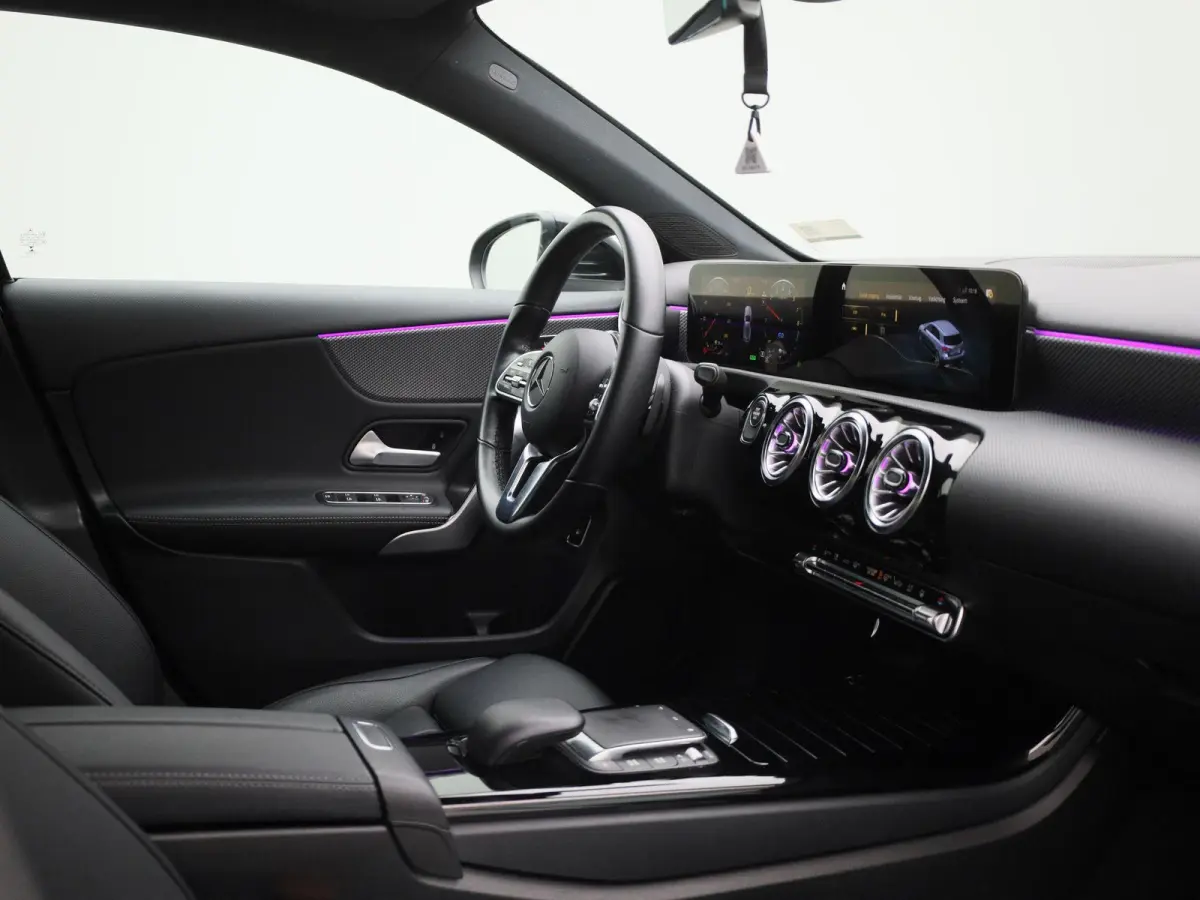 250 e Business Line | Automaat | Navigatie | Sfeer verlichting | Leder | Stoel verwarming | Camera | Cruise Control  | Parkeersensoren | Climate Control | LMV |