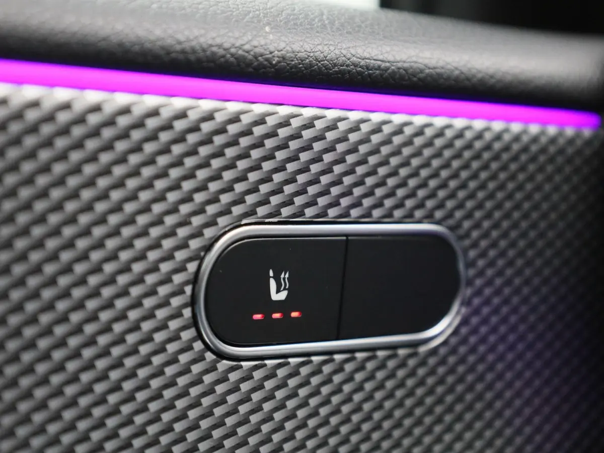 250 e Business Line | Automaat | Navigatie | Sfeer verlichting | Leder | Stoel verwarming | Camera | Cruise Control  | Parkeersensoren | Climate Control | LMV |