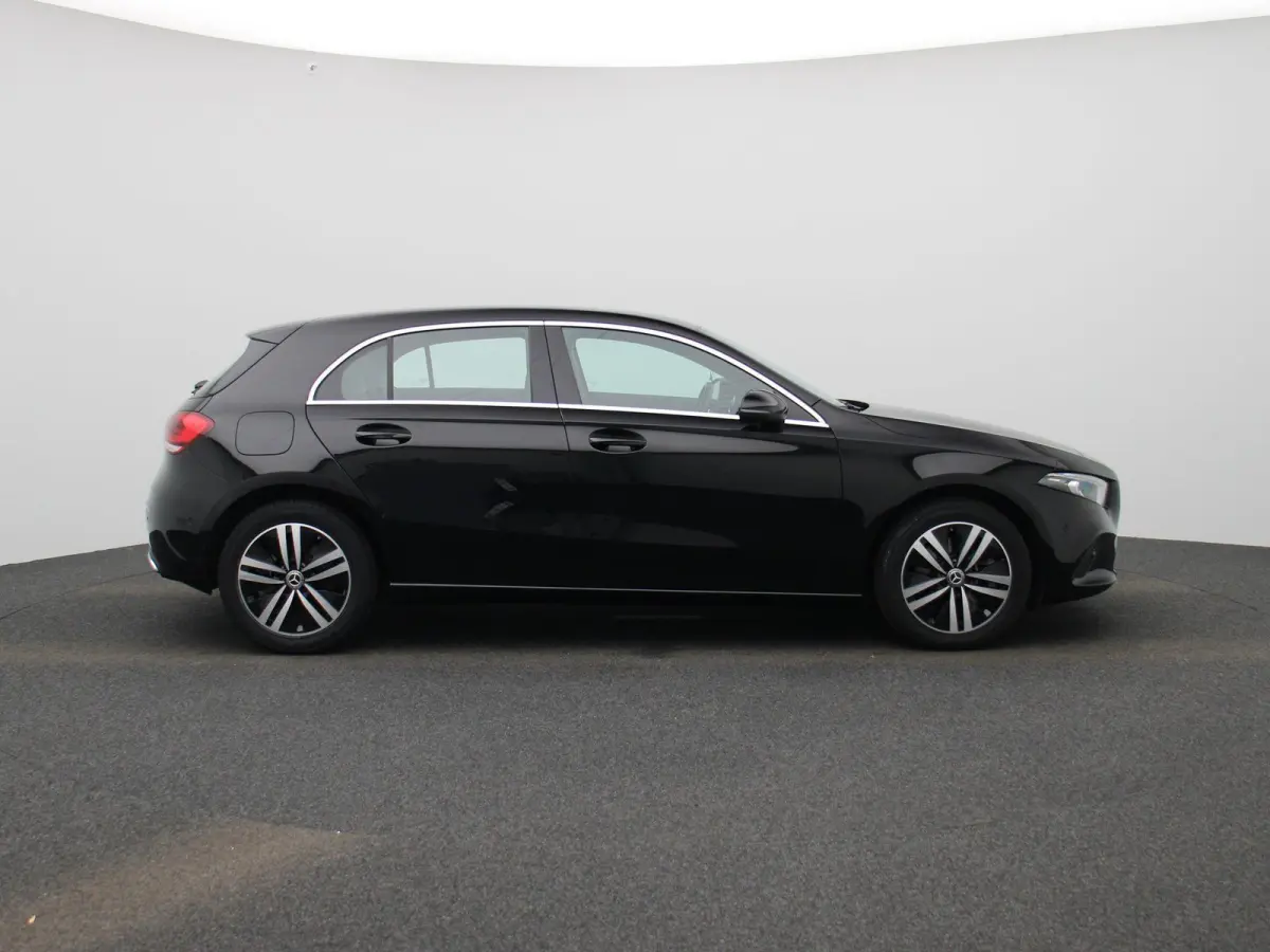 250 e Business Line | Automaat | Navigatie | Sfeer verlichting | Leder | Stoel verwarming | Camera | Cruise Control  | Parkeersensoren | Climate Control | LMV |