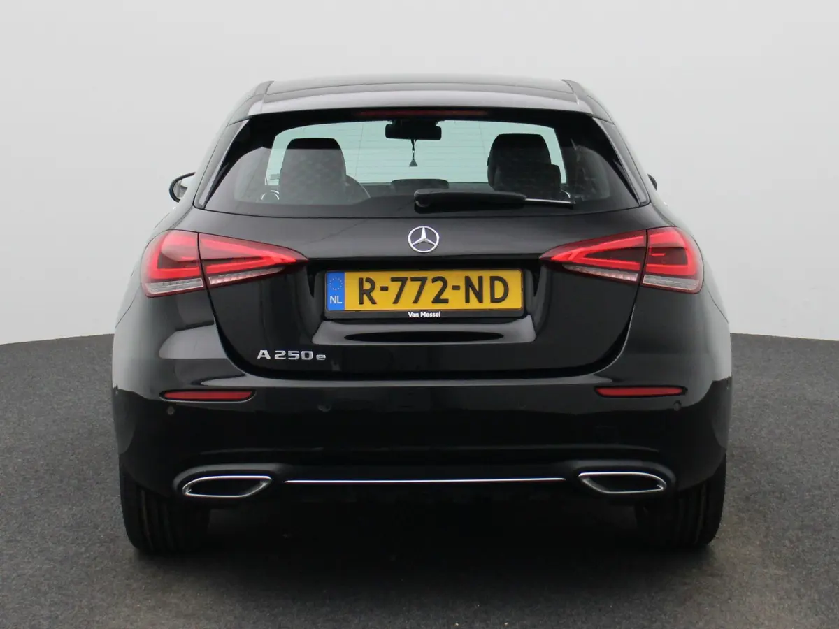 250 e Business Line | Automaat | Navigatie | Sfeer verlichting | Leder | Stoel verwarming | Camera | Cruise Control  | Parkeersensoren | Climate Control | LMV |