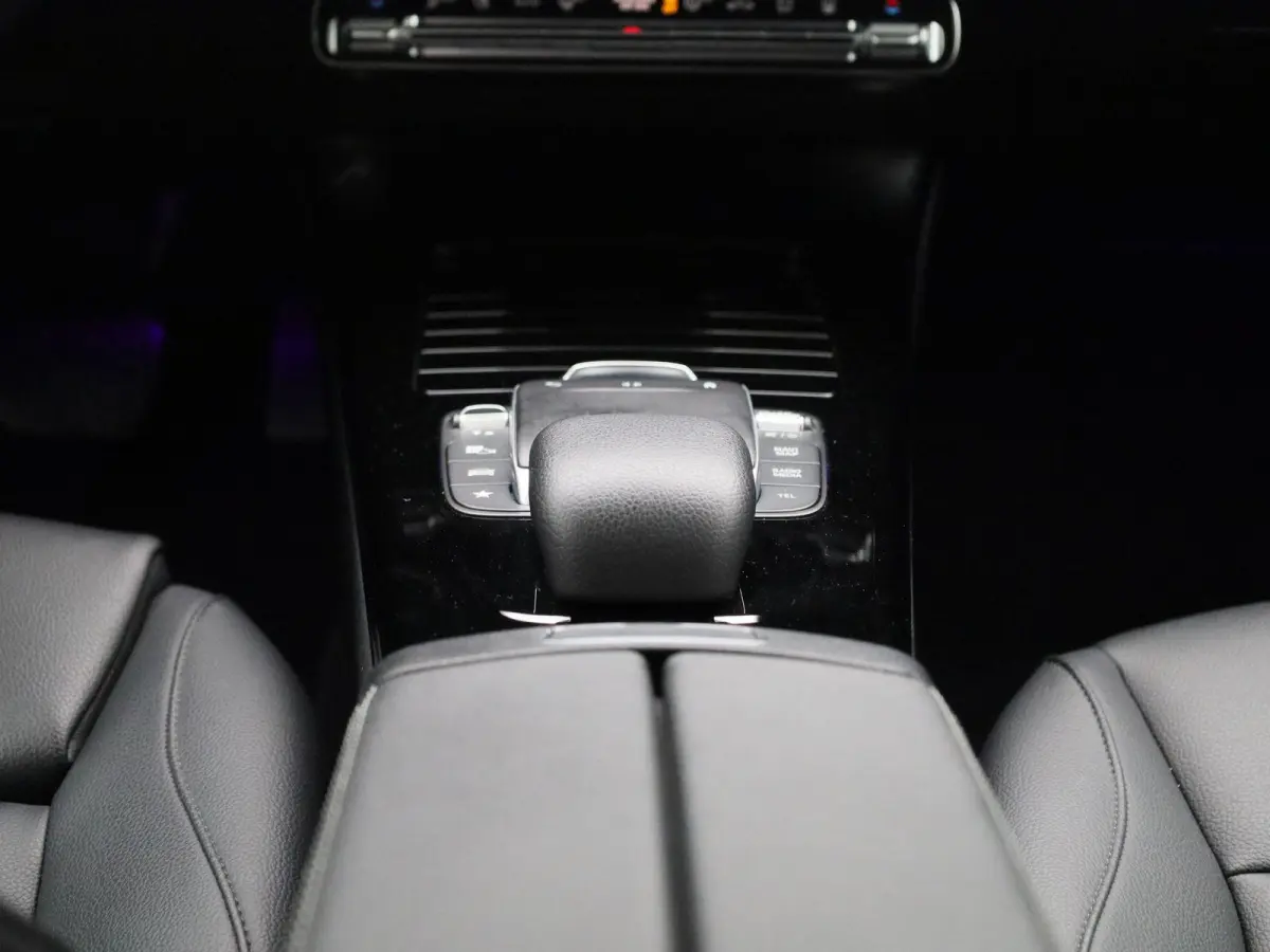 250 e Business Line | Automaat | Navigatie | Sfeer verlichting | Leder | Stoel verwarming | Camera | Cruise Control  | Parkeersensoren | Climate Control | LMV |