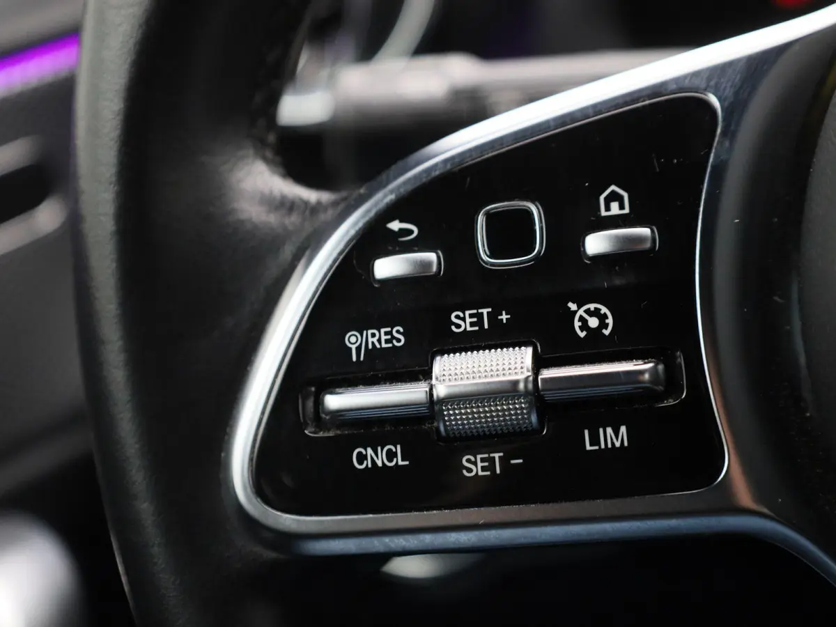 250 e Business Line | Automaat | Navigatie | Sfeer verlichting | Leder | Stoel verwarming | Camera | Cruise Control  | Parkeersensoren | Climate Control | LMV |