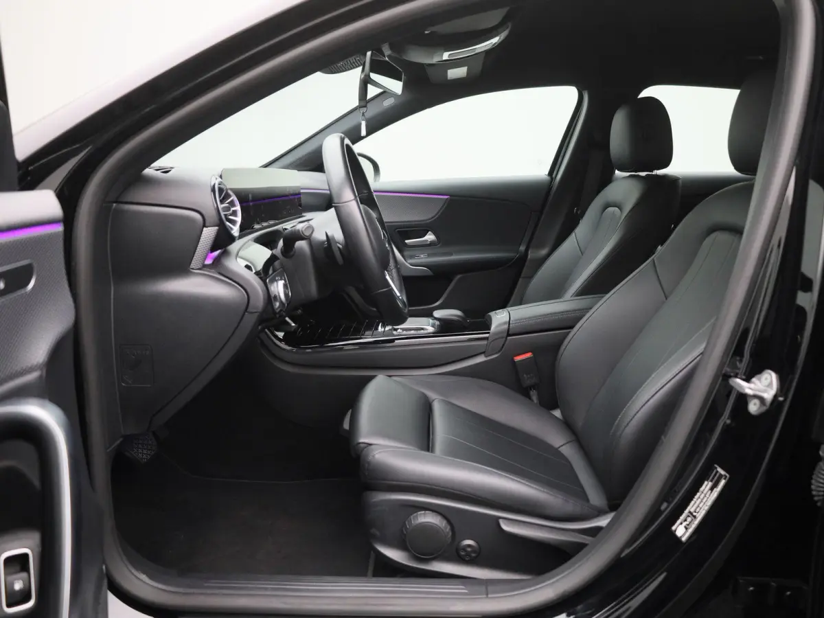 250 e Business Line | Automaat | Navigatie | Sfeer verlichting | Leder | Stoel verwarming | Camera | Cruise Control  | Parkeersensoren | Climate Control | LMV |