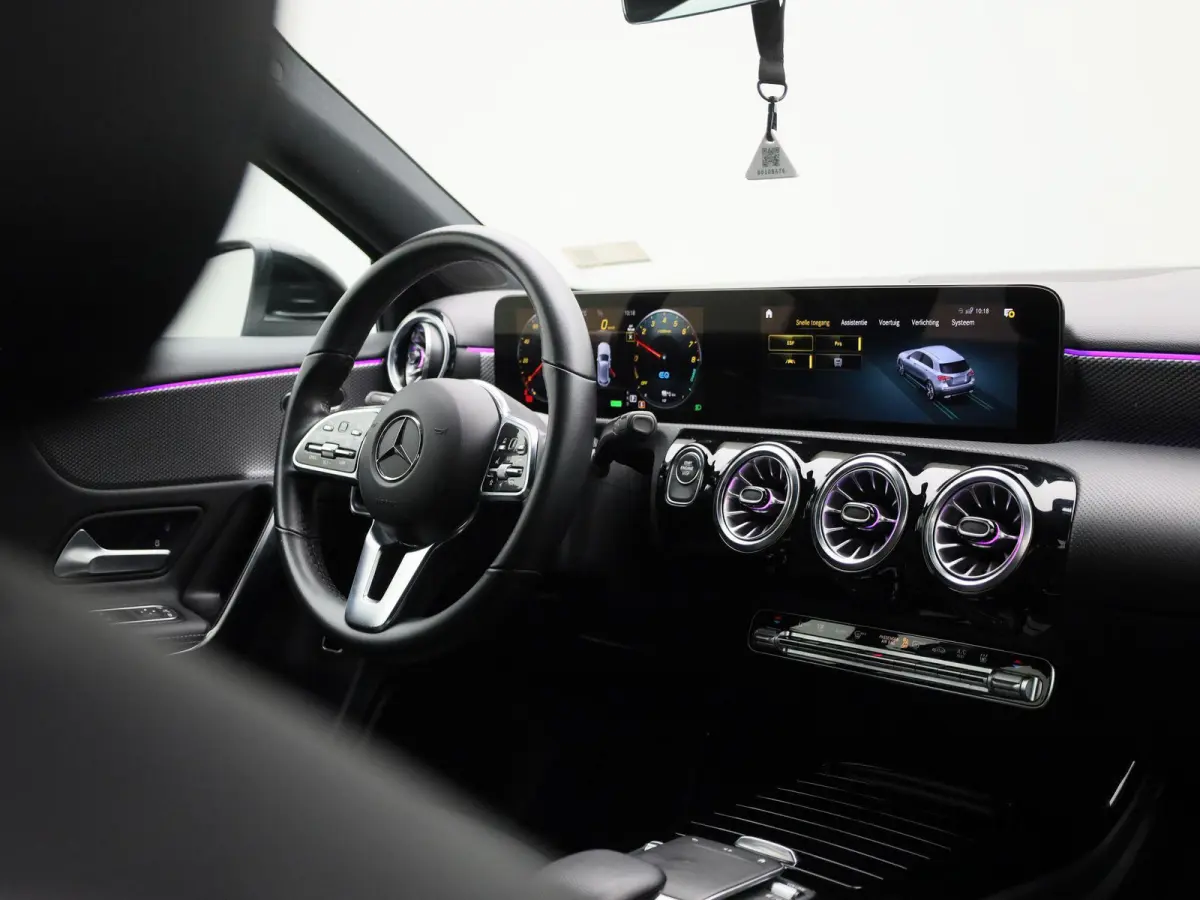 250 e Business Line | Automaat | Navigatie | Sfeer verlichting | Leder | Stoel verwarming | Camera | Cruise Control  | Parkeersensoren | Climate Control | LMV |