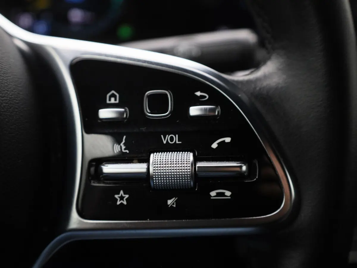 250 e Business Line | Automaat | Navigatie | Sfeer verlichting | Leder | Stoel verwarming | Camera | Cruise Control  | Parkeersensoren | Climate Control | LMV |