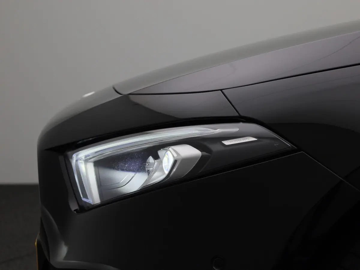 250 e Business Line | Automaat | Navigatie | Sfeer verlichting | Leder | Stoel verwarming | Camera | Cruise Control  | Parkeersensoren | Climate Control | LMV |