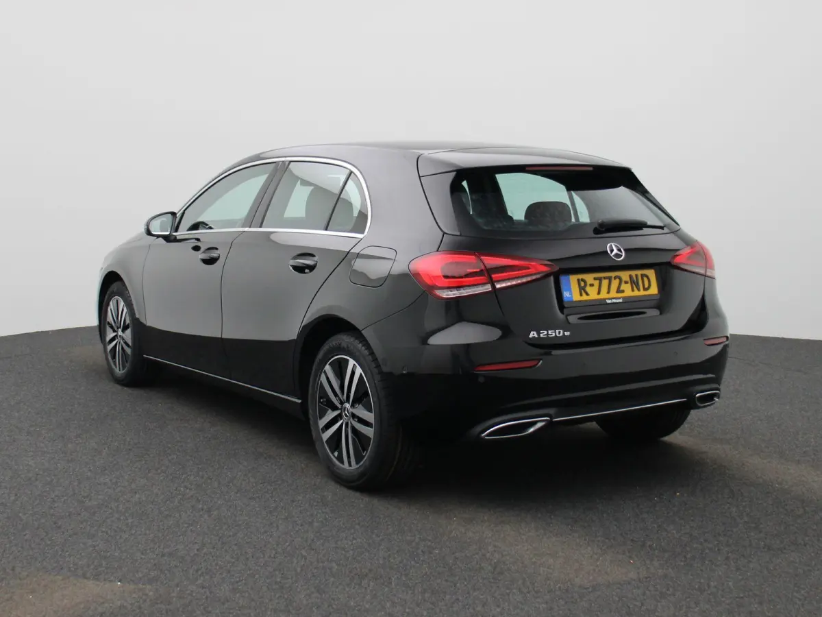 250 e Business Line | Automaat | Navigatie | Sfeer verlichting | Leder | Stoel verwarming | Camera | Cruise Control  | Parkeersensoren | Climate Control | LMV |