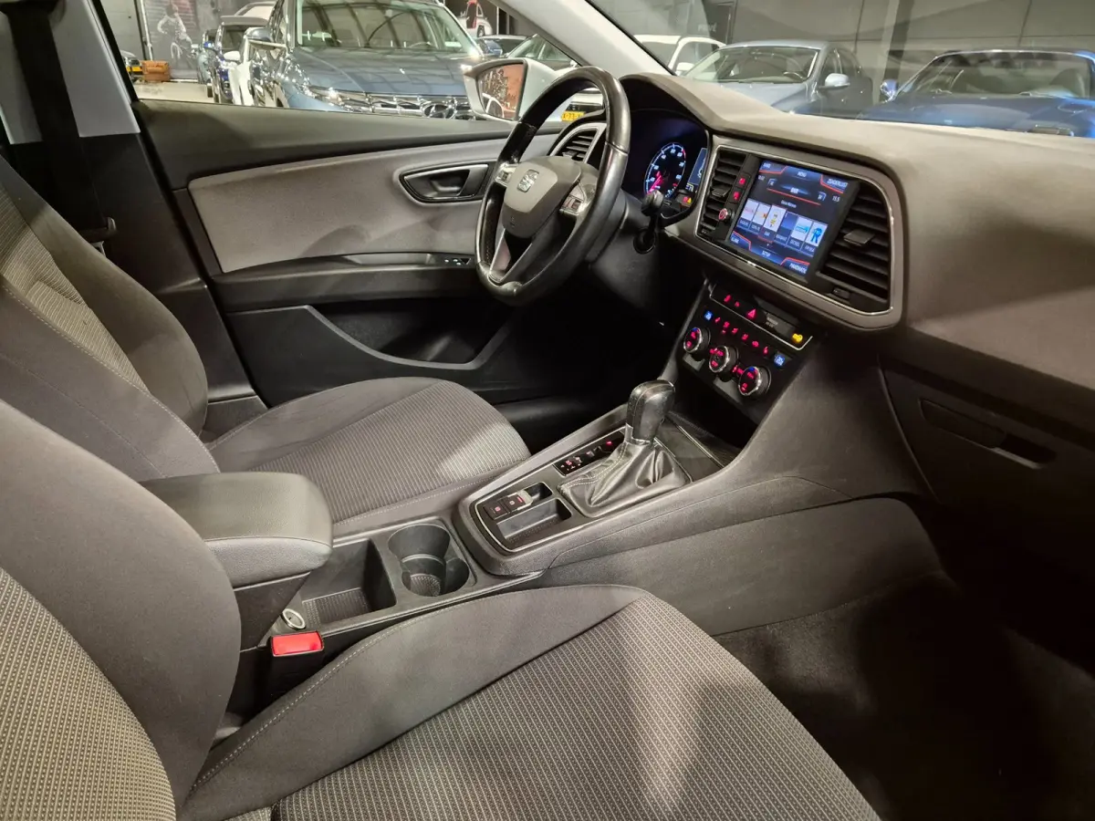 1.0 EcoTSI Style Business Intense - Automaat - Clima - Cruise - Stoelverw - Navigatie - Full Link