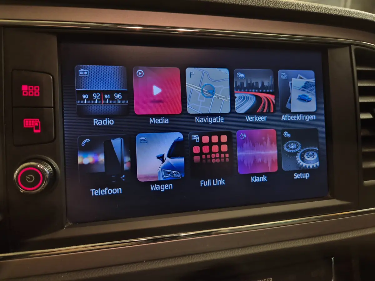1.0 EcoTSI Style Business Intense - Automaat - Clima - Cruise - Stoelverw - Navigatie - Full Link