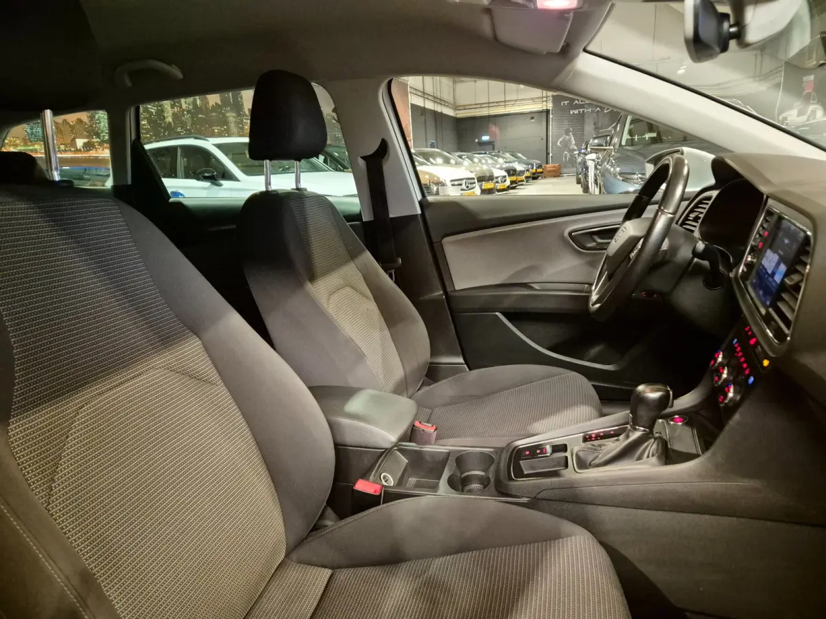 1.0 EcoTSI Style Business Intense - Automaat - Clima - Cruise - Stoelverw - Navigatie - Full Link