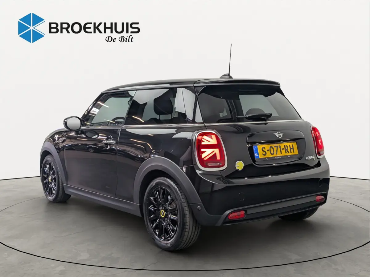 Yours 33 kWh | NL-AUTO! | 1E EIGENAAR! | SOH 98%! | PANODAK | CAMERA | STOELVERWARMING | CRUISE | LED | PARK SENS V+A | NAVI | CLIMA