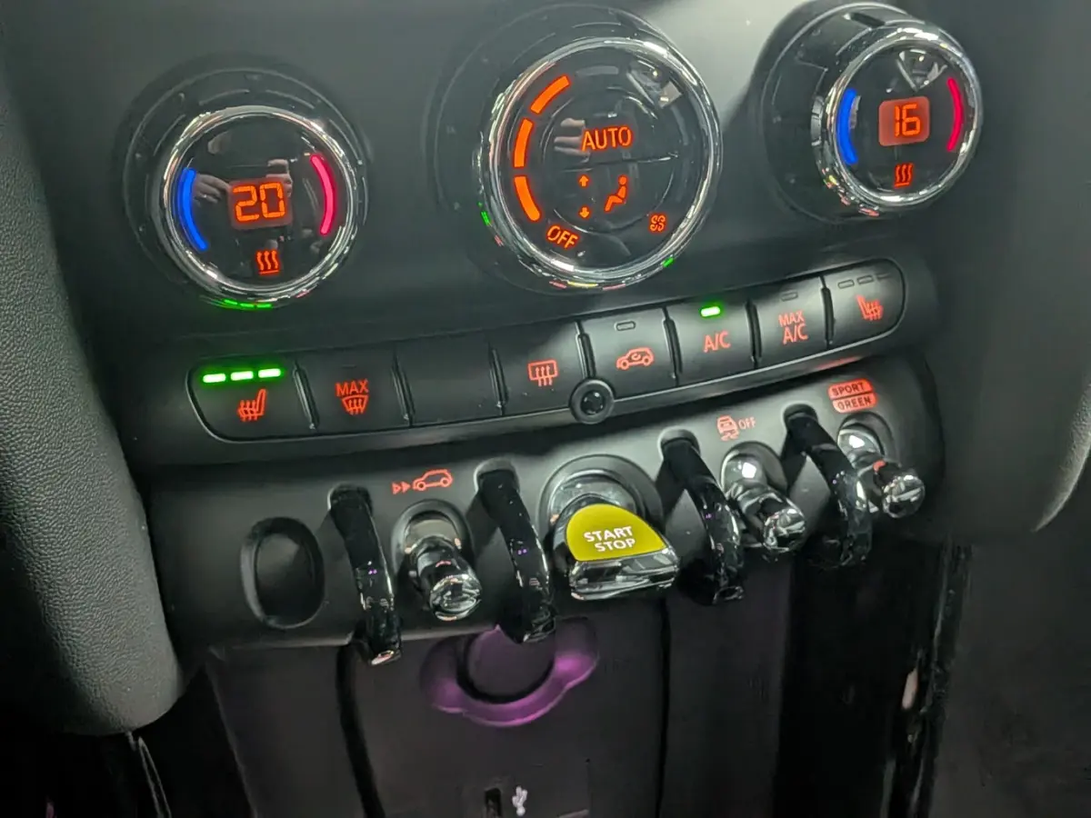 Yours 33 kWh | NL-AUTO! | 1E EIGENAAR! | SOH 98%! | PANODAK | CAMERA | STOELVERWARMING | CRUISE | LED | PARK SENS V+A | NAVI | CLIMA