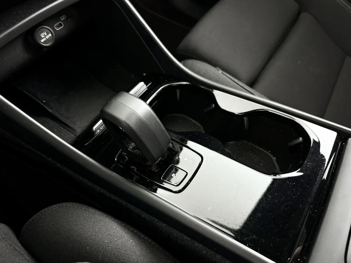 Single Motor Core 69 kWh | Panoramadak | Parkeercamera | Stoel- en Stuurverwarming | Trekhaak